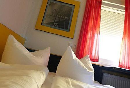 Motel Pelikan Dettelbach Rum bild